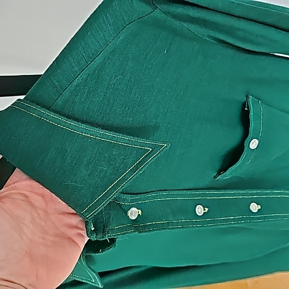 Large 70's style mens button up in Green.